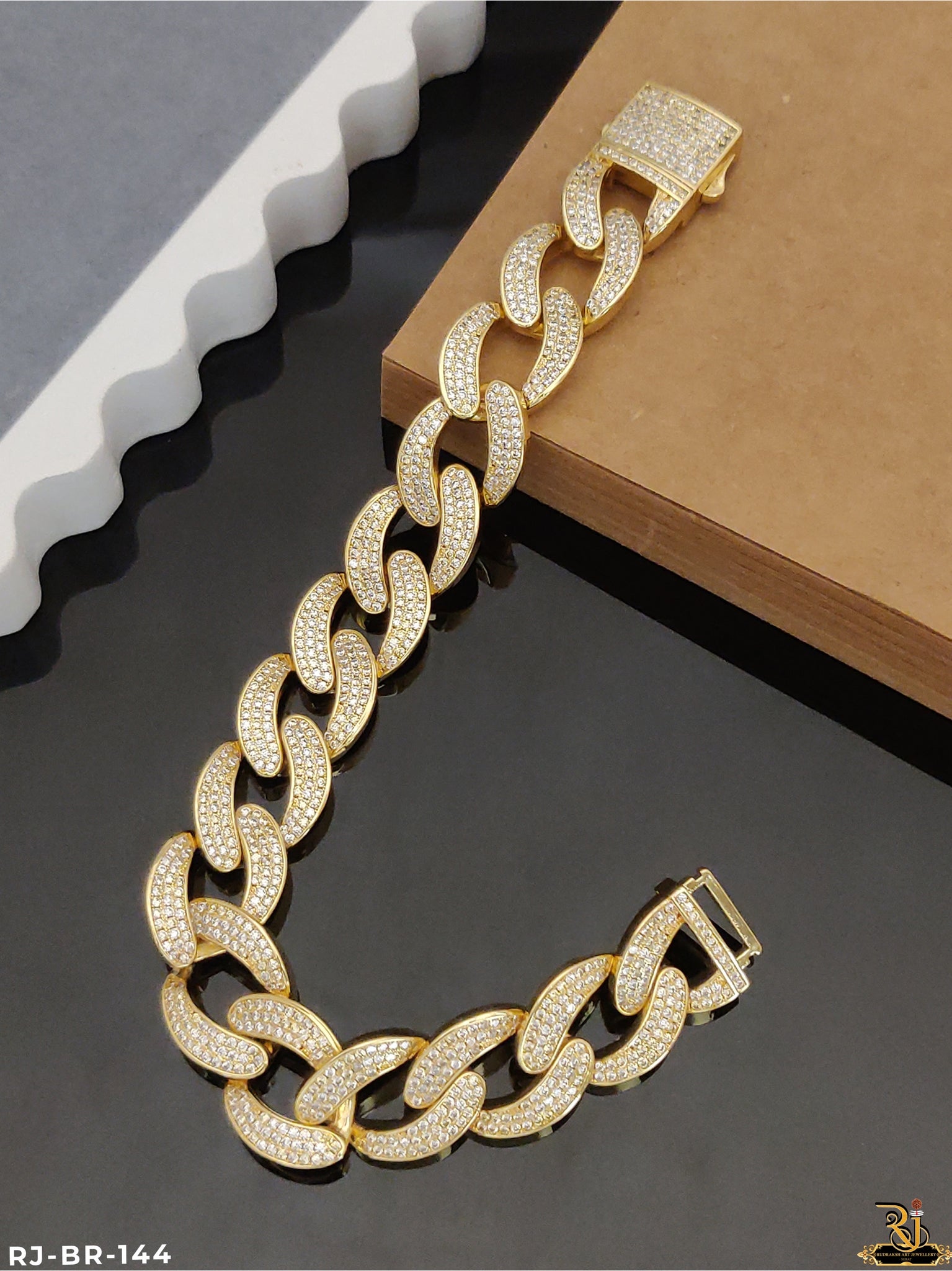 18ct Yellow Gold Bangle – Linneys Jewellery